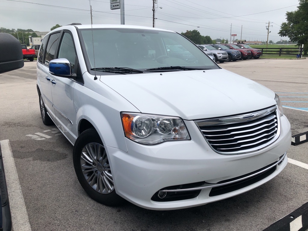 PreOwned 2015 Chrysler Town & Country TouringL 4D